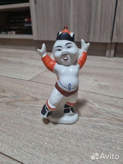 Статуэтка фарфоровая Монгол