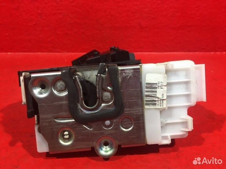 Замок двери задний правый Mercedes-Benz B-Class