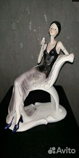 Статуэтка Дама в кресле в стилеЧикаго(20-е гг 20в)