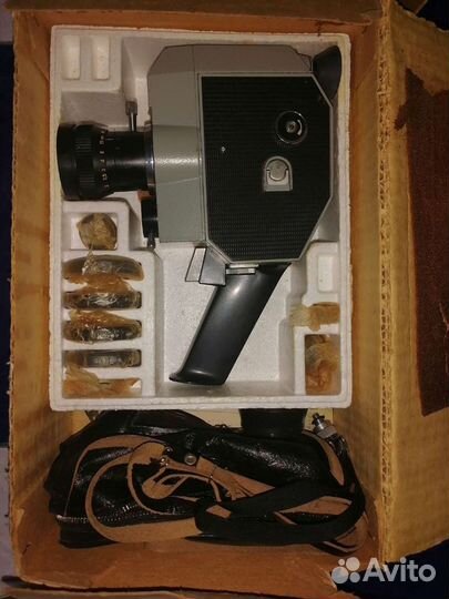 Любительская кинокамера кварц