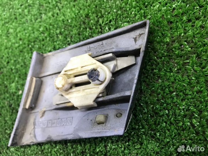 Накладка на крыло задняя правая Audi A8 Quattro D2