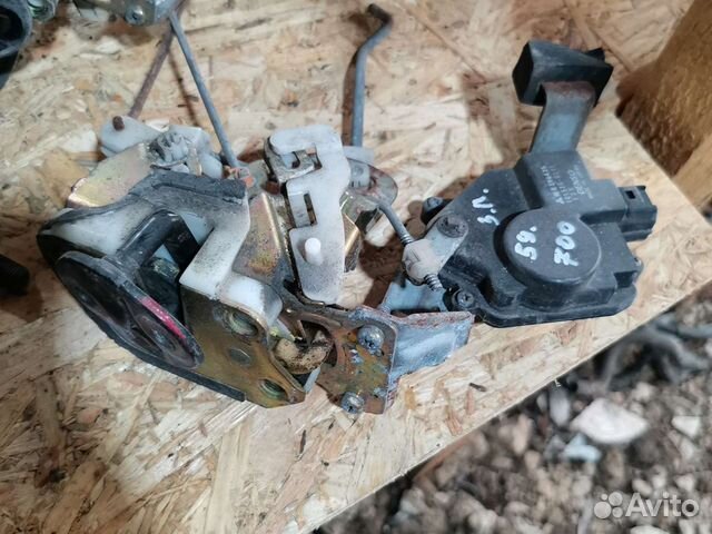 Замок двери Митсубиси Лансер 6-7