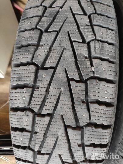 Roadstone Winguard WinSpike SUV 235/65 R17 100T