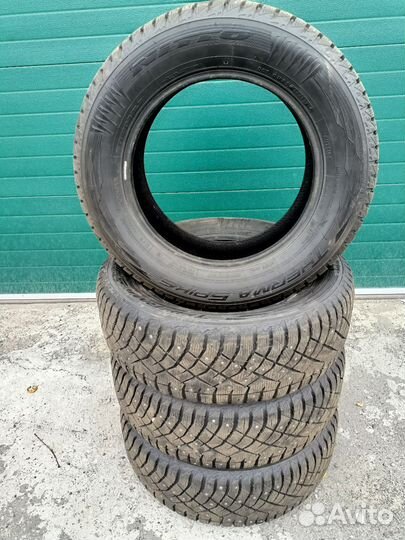 Nitto Therma Spike 225/65 R17 106T