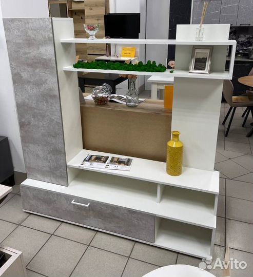 Стенка горка бетон в налиии