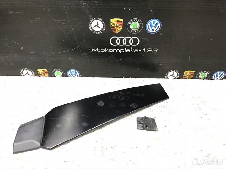 Накладка декоративная правая Audi A5 8T cdnc 2011