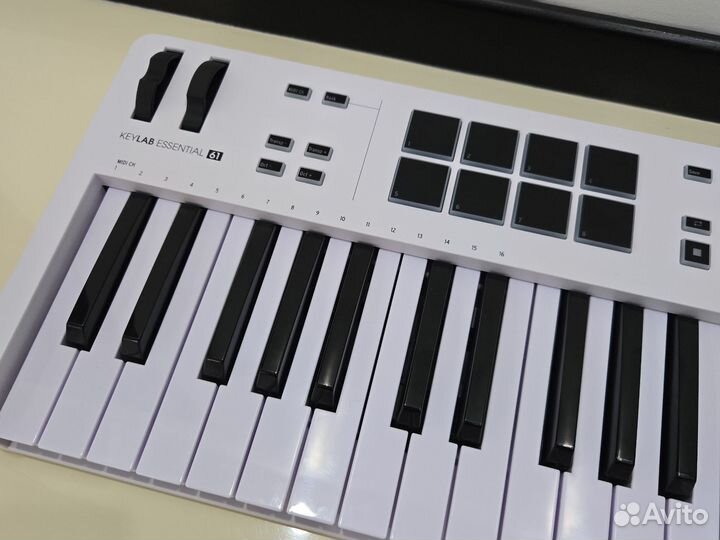 Midi клавиатура Arturia KeyLab Essential 61 MK3