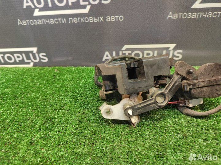 Замок двери задний правый Mazda Premacy 2.0 FS