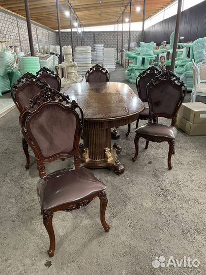 Стол со стульями