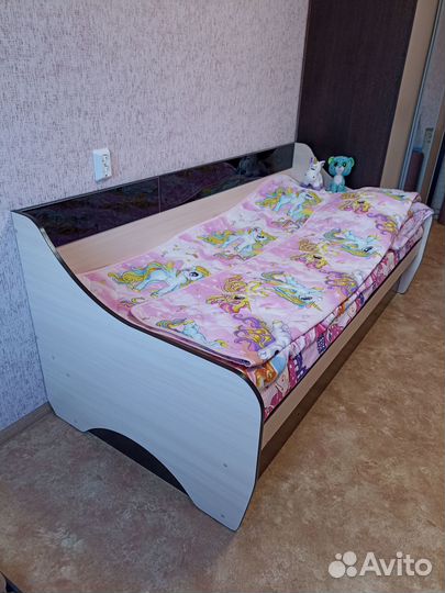 Продам детские кровати и шкаф-купе