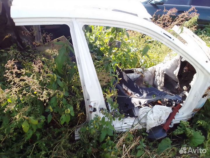 Nissan AD Y11 2000г запчасти