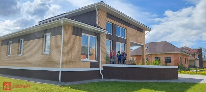 Коттедж 275 м² на участке 15 сот.