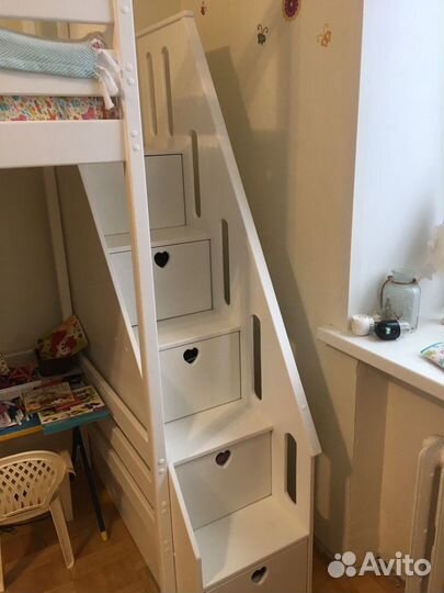 Кроватка домик чердак с лесницей -комодом