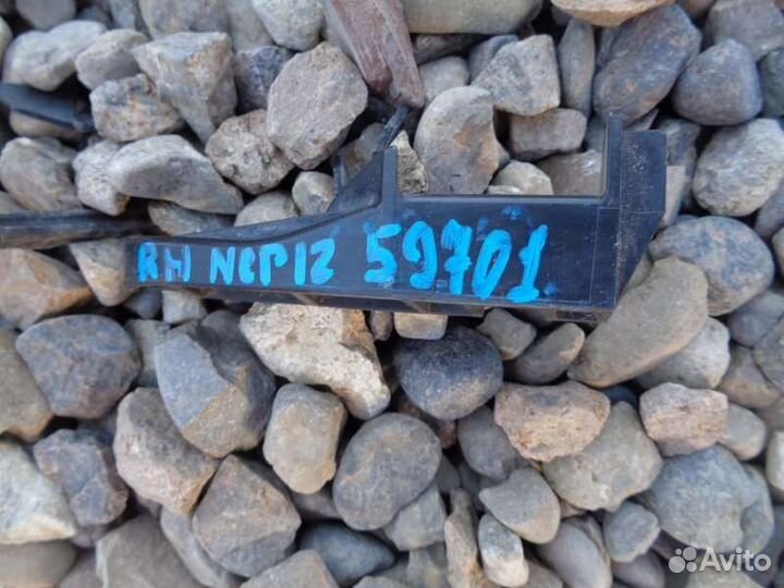 Крепление бампера заднее правое Toyota Platz NCP12