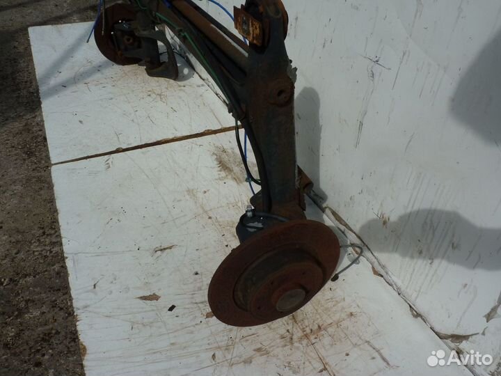 Траверса задняя Рено Лагуна 2002г