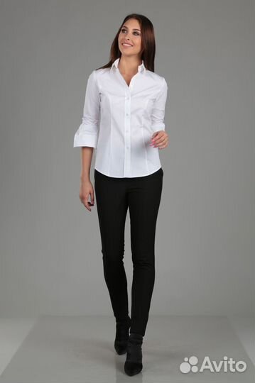 Женская базовая рубашка с V-образным вырезом белая