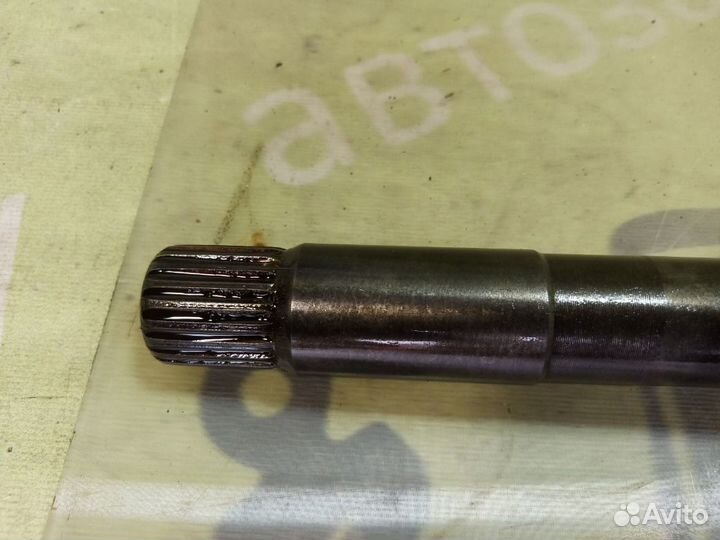 Ось привод шрус передний правый Toyota Matrix