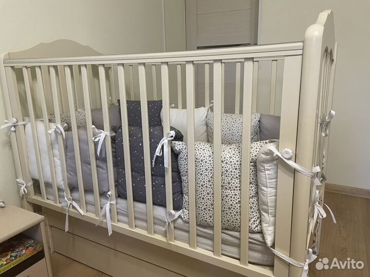 Детская кроватка с маятником гандылян