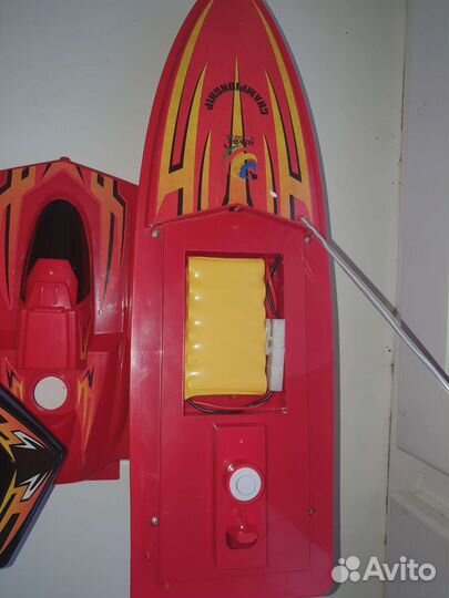 Лодка на радиоуправлении