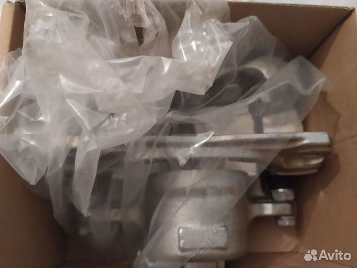 Тормозной суппорт toyota camry V30 2.4л. правый пе