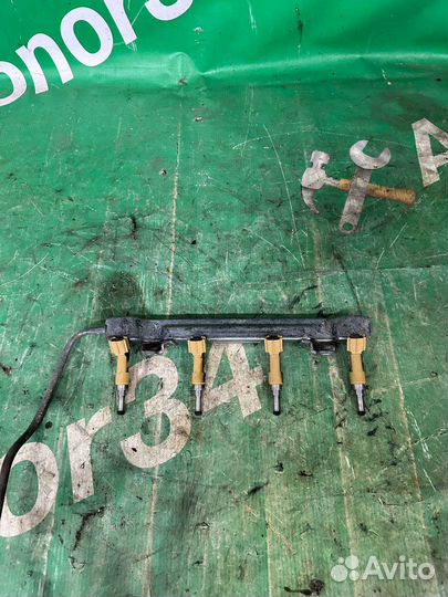 Рампа форсунки toyota auris 1zr-fe 1.6