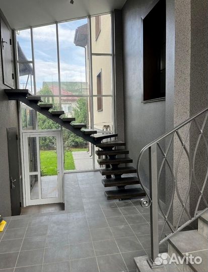 Лестница на металлокаркасе / изготовление лестниц