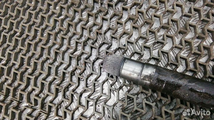 Полуось передняя правая (приводной вал, шрус)