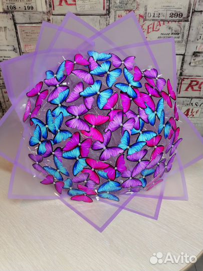 Светящийся букетик из бабочек