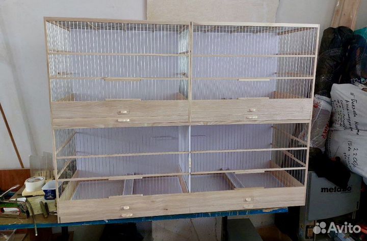 Клетки и вольеры для певчих и декоративных птиц