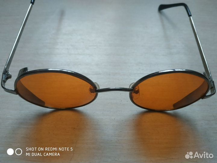 Солнцезащитные очки - круглые