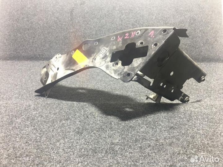 Кронштейн фар левый Mercedes-Benz W211 E-Class 20