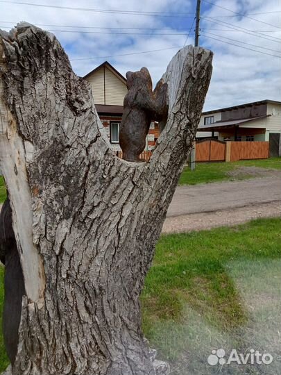 Скульптура из дерева медведица с медвежатами