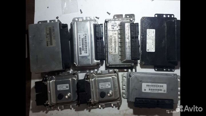 Блоки управления двигателем и подушками безопаснос