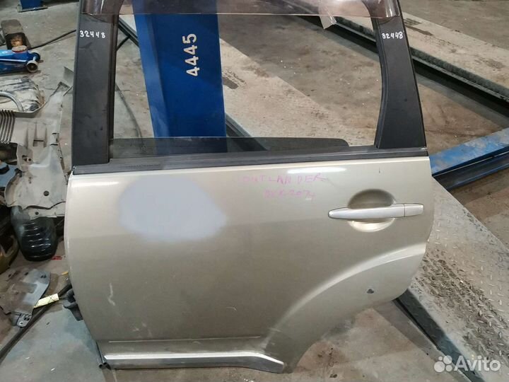 Задняя левая дверь мицубиси аутлендер