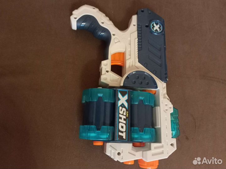 Игрушечный автомат с пульками