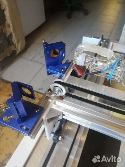 Лазерный CO2 станок, рабочее поле 1550х840мм