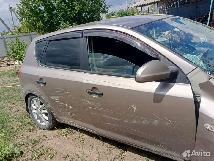 Kia Ceed 1.6 МТ, 2008, битый, 200 000 км