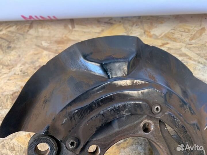 Поворотный кулак передний левый Mini Clubman