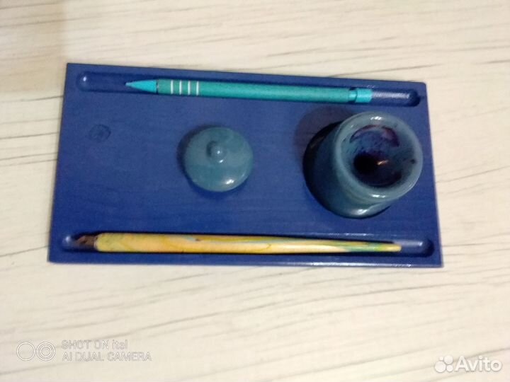 Подставка под чернильницу и перо