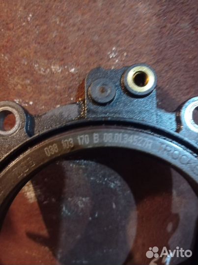 Крышка сальника колена 2.0 TDI BKP Passat B6