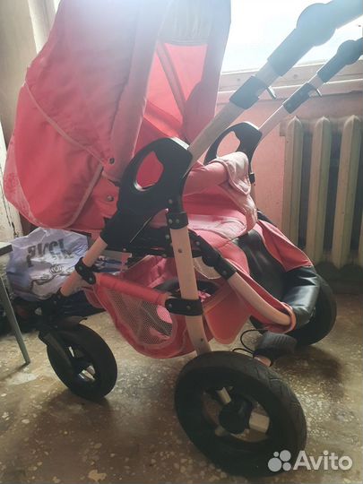 Прогулочная коляска с надувными колесами