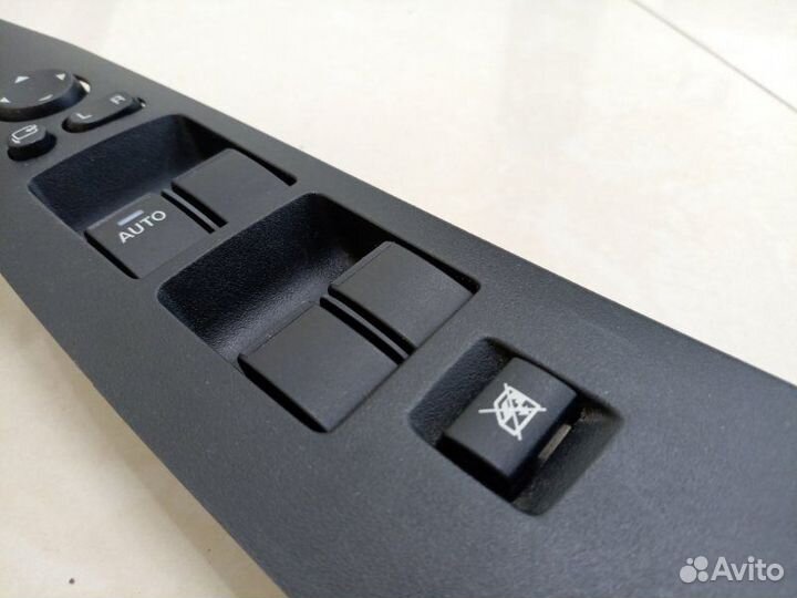 Блок управления стеклоподъемниками Mazda Mazda3 BL