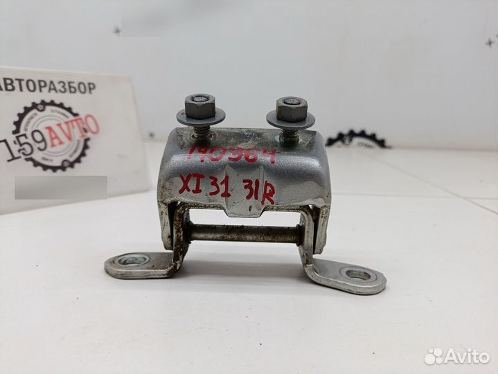 Петля двери задней правой верхняя Nissan X-Trail