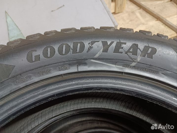 Goodyear UltraGrip Arctic 2 SUV 235/55 R19 105T