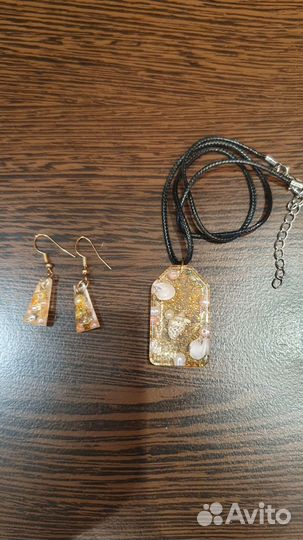 Кулон и серьги