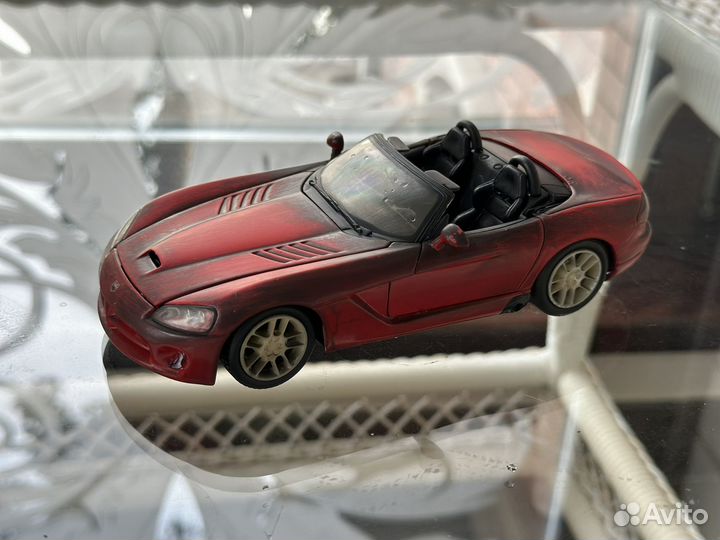 Машинка модель Maisto Dodge Viper SRT 1:24 бу