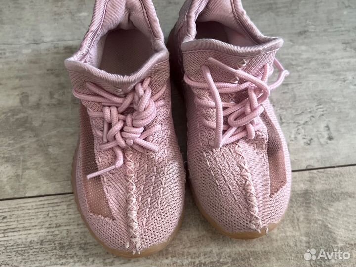 Детские летние кроссовки yeezy (светятся) - 25 р