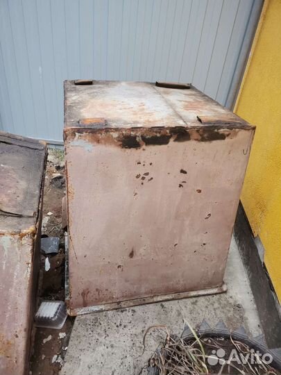 Мусорный контейнер металлический