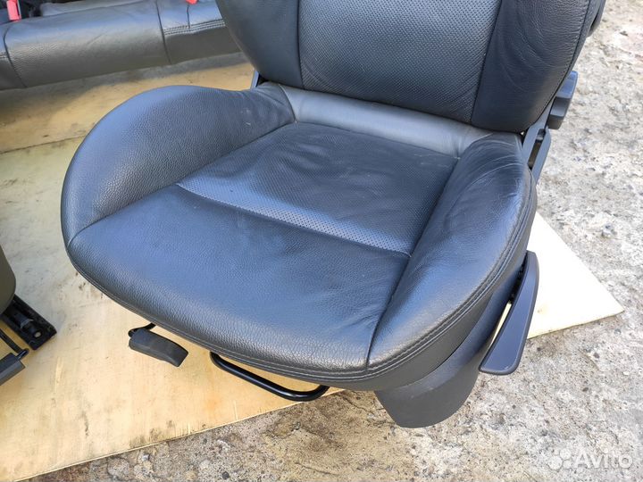 Кожаные сидения Moondial Sport на Opel Zafira B