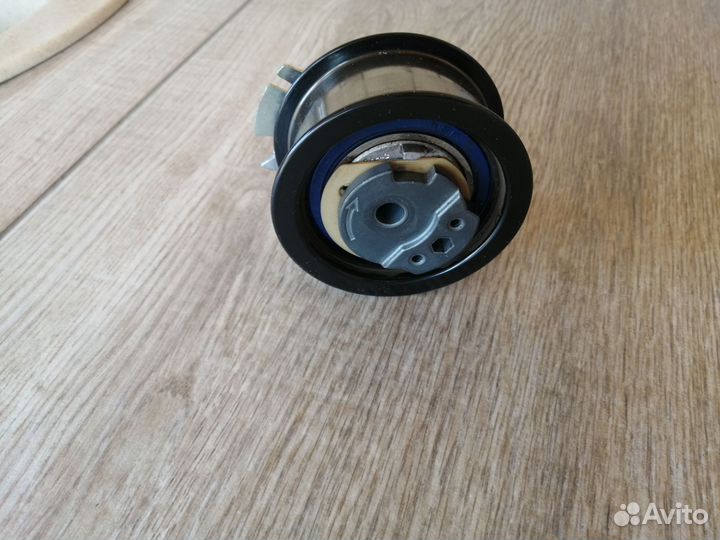 Ролик натежитель VAG 038109243M